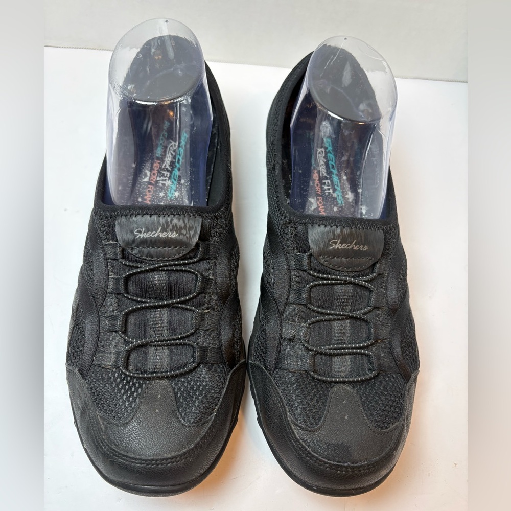 Skechers Relaxed Fit Breath Easy black slip-on women’s sneakers size 9.5